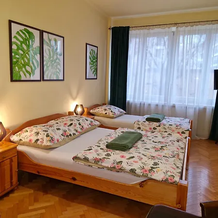 因大罗客房酒店 *